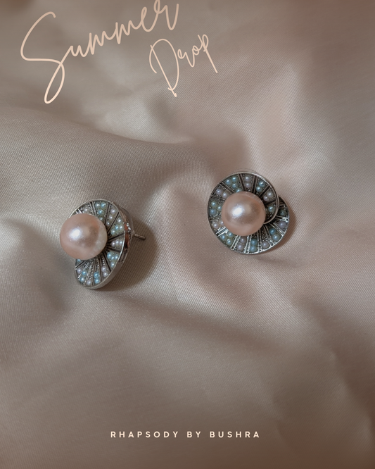Shell stud with pearl