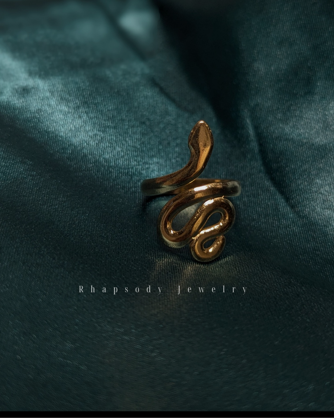 The serpent geometric ring