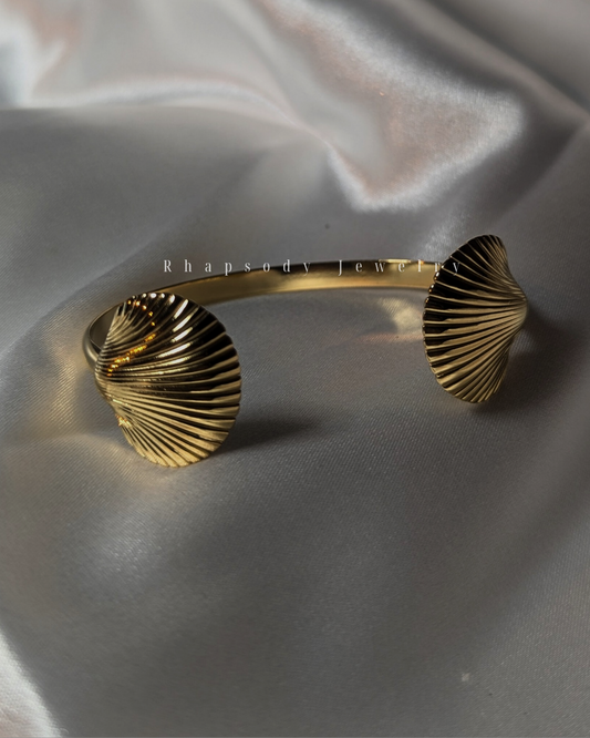 Shell cuff